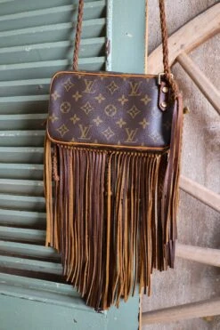 LEATHER AND VODKA MARLY CAMEL FRINGE 20CT KINGMAN TURQUOISE BAG -Johny Clothing Shop 0D6A0039