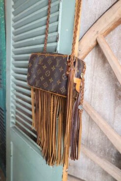 LEATHER AND VODKA MARLY CAMEL FRINGE 20CT KINGMAN TURQUOISE BAG -Johny Clothing Shop 0D6A0040