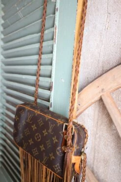 LEATHER AND VODKA MARLY CAMEL FRINGE 20CT KINGMAN TURQUOISE BAG -Johny Clothing Shop 0D6A0041