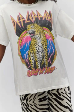 DAYDREAMER DEF LEPPARD HIGH 'N' DRY TEE -Johny Clothing Shop CB300DEF716 VNWHT DEFLEPPARDHIGHNDRYWEEKENDTEE ECOMMCROPPED 2 1100x 7adde3aa 3f0b 44cf 9de7 c97807647b46