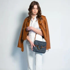 HAMPTON ROAD DESIGNS HUNTER BLUE HANDBAG 11 HAMPTON ROAD DESIGNS HUNTER BLUE HANDBAG -Johny Clothing Shop NavyHunteronModel1 700x.progressive 72235e2b 8d5a 4ddb b1ff 008f2254612a