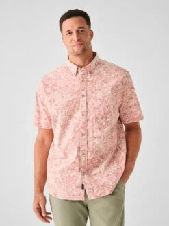Faherty Short-Sleeve Stretch Playa Shirt -Johny Clothing Shop SP23 faherty mens MWS2306 CTP SS STRETCH PLAYA SHIRT CORAL TILE PRINT EXTENDED crop 1 2000x 106431da 8517 4914 8db9 e04b447443dd