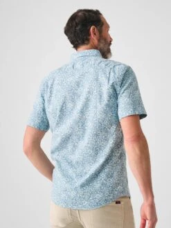 Faherty Short-Sleeve Breeze Shirt -Johny Clothing Shop SP23 faherty mens MWS2332 TWH SS BREEZE SHIRT TEAL WATERS HILO back 1 2000x 0770aa27 ebf8 4ca0 bc93 d71a381852cc