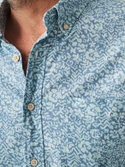 Faherty Short-Sleeve Breeze Shirt -Johny Clothing Shop SP23 faherty mens MWS2332 TWH SS BREEZE SHIRT TEAL WATERS HILO detail 1 2000x 7215d290 d8ba 4a7f b3b8 8cb7e0cab025