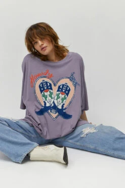 DAYDREAMER HOWDY BOOTS TEE -Johny Clothing Shop T1536G5005 HZVIO HOWDYBOOTSOSTEE ECOMMCROPPED 4 1100x 89a907f7 83e8 4a1c a947 6095a01cdeee