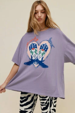 DAYDREAMER HOWDY BOOTS TEE -Johny Clothing Shop T1536G5005 HOWDYBOOTSOSTEE ECOMMCROPPED 4 1100x 5e435baa c3bf 4d75 bbc0 40dca1a546ca