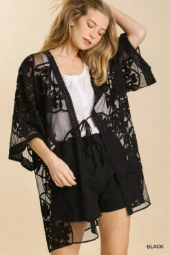 UMGEE LACE KIMONO