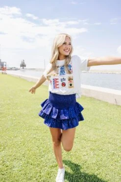 QUEEN OF SPARKLES RED, WHITE & BEER TEE -Johny Clothing Shop soelstudio QOSMAY2023 500