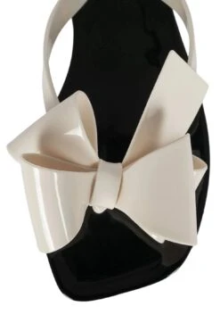 JEFFREY CAMPBELL SUGARY JELLY WITH BOW- CREAM SHINY -Johny Clothing Shop sugary flat sandal jeffrey campbell 842461 1365x a93d9c8a bafa 4524 af6f 7862b7209179